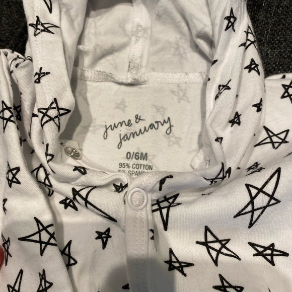 June & January star print romper, 0-6M - Picture 2 of 2